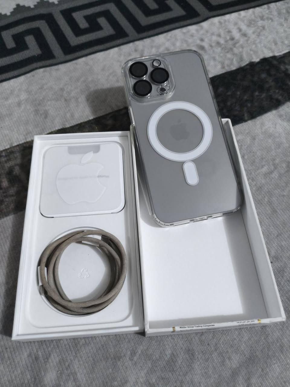 iphone 15 pro max
ذاكرة 256
شريحة فعلية + شريحة ألكترونية
شرق اوسط A/A
بطارية 80
نظافة 100% 
مكفول من الفتح والتبديل والشخط 
السعر مليون و100 
مكاني بغداد الرصافة الثانية
***********  هاتف/واتساب
