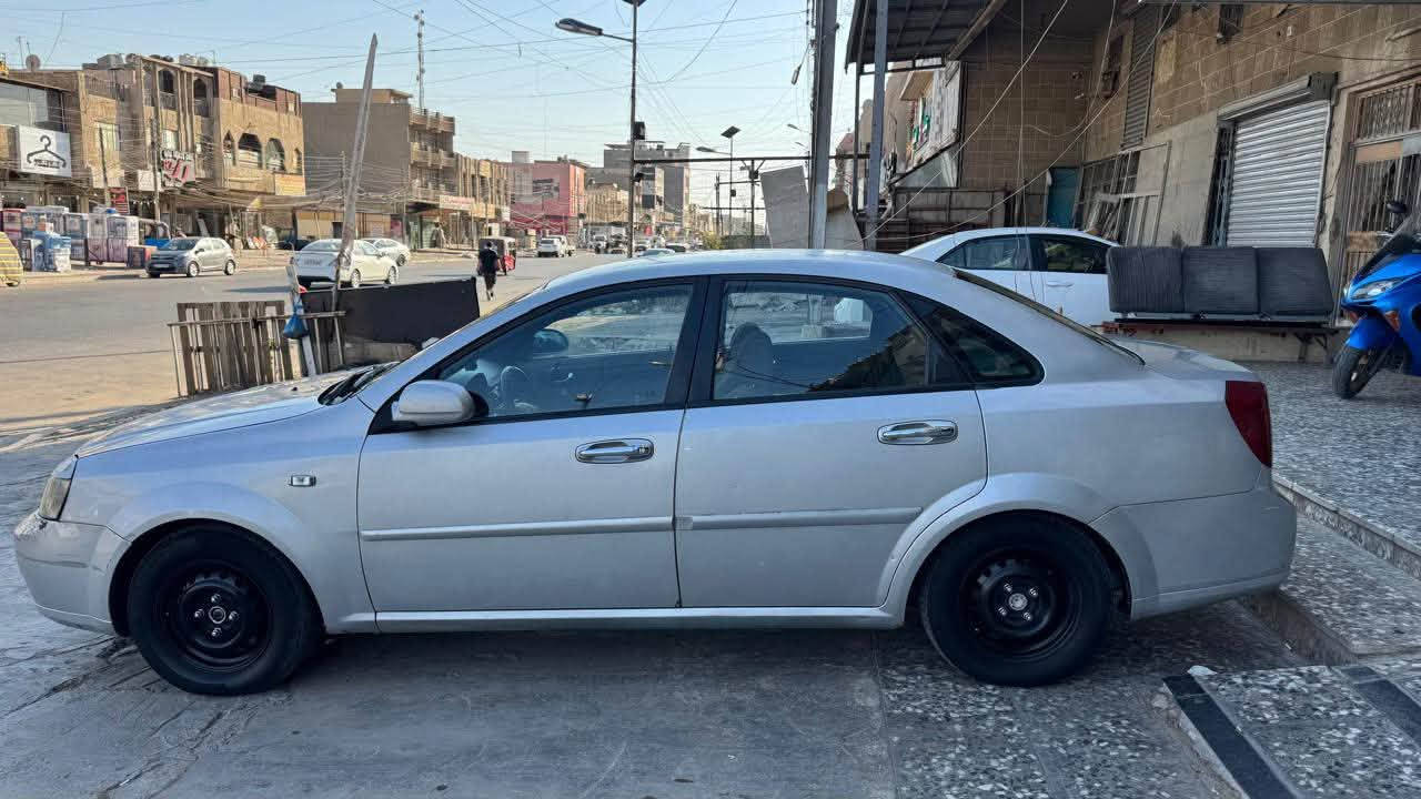 دايو لاستي موديل ٢٠٠٨ سياره جاهزه من كلشي
تبريد ثلج 
حماوه ربع 
صدر امامي خلفي 
مكينه كير كفالة 
غرفتها جديده 
رقم اربيل باسمي 

سيارة بيها جاملغ الايمن والايسر ضربه ع كد شبر 
والباقي مكفول بغداد حي العامل 
68 وبيها مجال قليل 
***********
