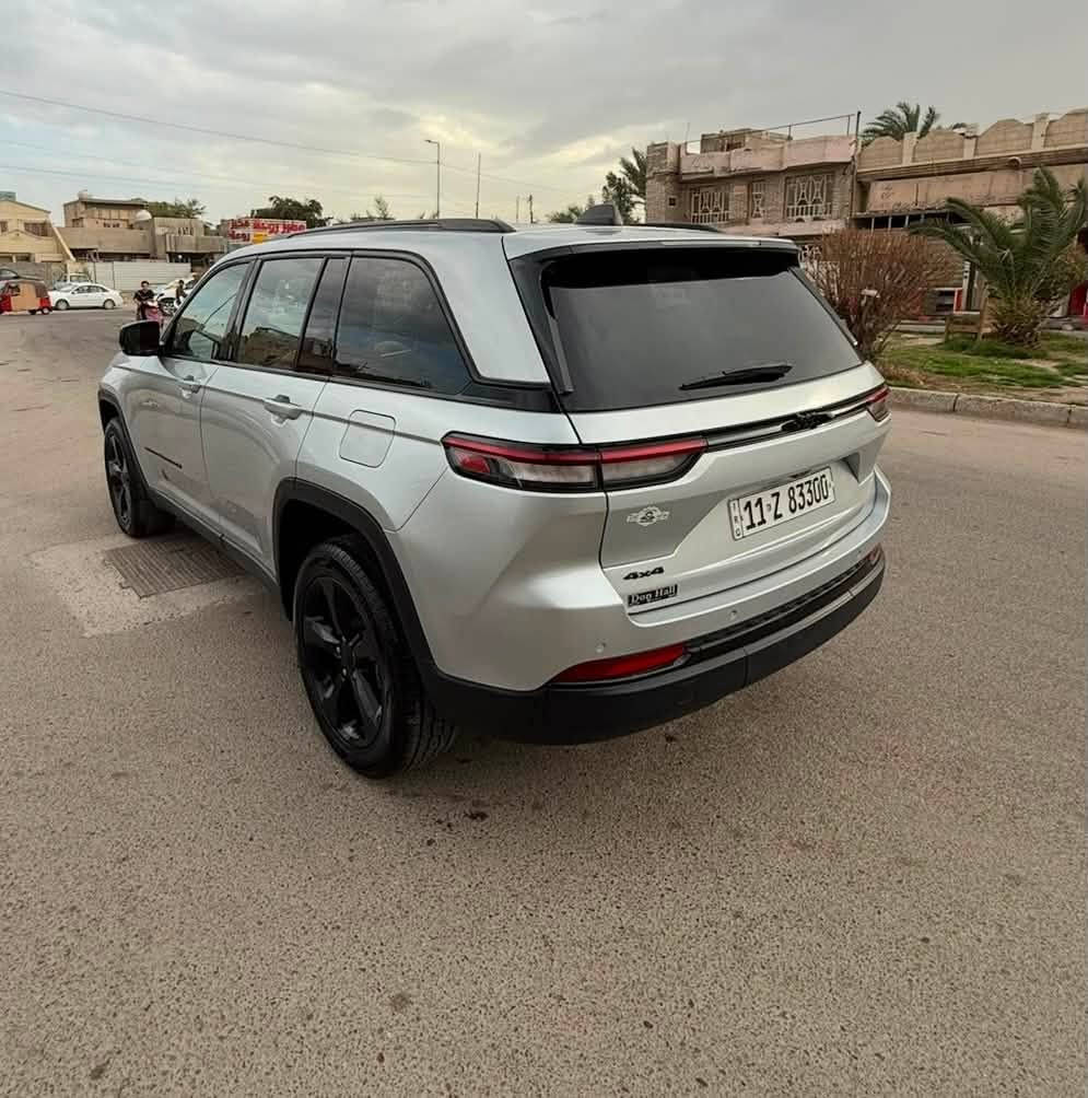 🌹🌹تحية طيبة🌹🌹
جيب 2023 بلاك توب 
امريكي صور الضرر والسونار مرفقة
بدون ايرباك بدون دواخل 
نص فول 
مكينة V6 3600 
مكينة كير مكفول 
رقم بغداد باسمي 
السعر 270 ورقة 
عنوان بغداد معارض الكريعات
***********
