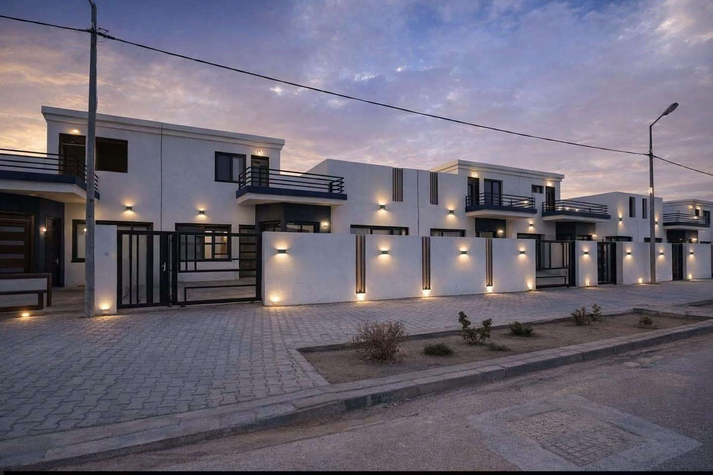 السلام عليكم 
يتوفر دور 🏠🏠🏠بمساحه200م بناء طابوق جمهوري مثقب وعمل درجه اولى باشراف كوادر هندسيه معتمده بمساحات فارهه تناسب العوائل العراقيه  للبيع والرهن والايجار  في مجمع النخيل السكني في النجف الاشرف  لكافه المراحل
المرحله الاولى طابق واحد يحتوي الدار على غرفتين 4*4و5*4وصاله 5*4واستقبال6.40*4ومطبخ5*4 اضافه الى التخاريج والصحيات ودرج معزول بسعر ١٣٤٥٠٠٠٠٠ مليون دينار 
ومرحله الثانيه طابق ونص 
يحتوي على ثلاث غرف سويت اضافه صاله واستقبال وصحيات ودرج معزوله بسعر ١٥٧٠٠٠٠٠٠مليون دينار
 بلاقساط على المصرف العقاري  بتطلوعات مناسبه 
وتتفاوت حسب موقع الدار والواصل لاداره المجمع 
اضافه الى وجود كافة الخدمات من ماء وتبليط وكهرباء ومولدات VIP نضام ٢٤ساعه وشركه امنيه وتنضيف للاستفسار والتواصل عن طريق الاتصال او الوات ساب على الرقم وتساب فقط *********** او مرسله الصفحه وبخدمتك
