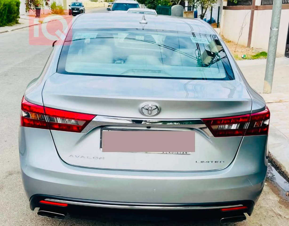 للبيع Toyota Avalon 2017 Limited
السياره وارد امريكي والحادث مالتها موضّح بالمنشور.

فئة الليمتد ومواصفات اللمتد معروفه فول 1/1 

بالنسبه للحادث مالتها معدل بارد بدون صبغ.

السياره بيها صبغ فقط شبر مربع جوه اليده مال باب السكن. 

وبيها pdr صغير بالجاملغ الخلفي جهة السكن. 

_________________

السياره عليها إدامه كامله تشمل :

1_ دهن گير.

2_دهن ميكنه.

3_تخم بلكات وكاله.

4_تخم تايرات ياباني جديد وليس صيني.

5_تخم فلنجات جديد وكاله.

6_تخم دسكات (دبل لينك).

7_فلاتر (شوته، تبريد، دهن ) ماركة دنگر مان الاصليه.

8_فيت بم جديد اصلي.

9_صدر امامي خلفي جديد وكاله.

ممشى السياره 110 ميل.

________

السياره نضيفه واحلى من الصور وجاهزه ترايها وين متريد وبالعافيه على اللي ياخذها.

رقم السياره سليمانيه شبه مميز بأسمي ، السنويه مالتها للـ2029.

مكان السياره صلاح الدين-قضاء الدور 

سعر السياره 185$ 

_

*********** واتساب او عادي
