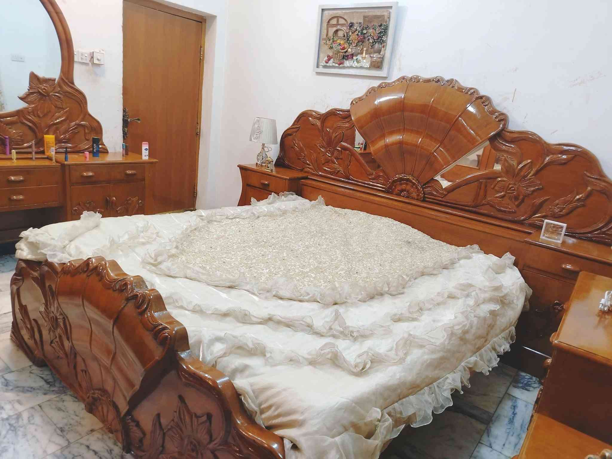 غرفة نوم تسكام صاج داخل وخارج شغل ثقيل ضهر جرجوبه خمسه ملم استعمال قليل مابيها اي ضرر مكاني حلة حي الجزائر ***********.   ***********
