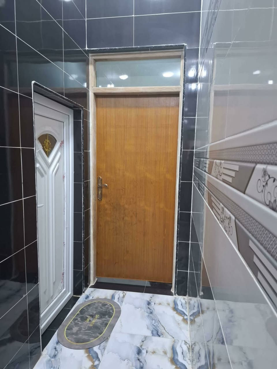 🏠 منزل جديد للبيع في الشطرة - حي الأمين الثانية 🏠
المواصفات الكاملة للعقار:

المساحة: 100 متر مربع.

الأبعاد: 5 متر واجهة × 20 متر نزال
 (تصميم طولاني ممتاز).

1اســـــتقبال مفتوح على الصالة 
2صـــــالة معيشة 
3مــــطـــبخ
4غـــــــرفة نوم
5صـــــحيات

عدد الطوابق: طابق واحد.

حالة البناء: بناء جديد (درجة أولى جاهز للسكن).

رقم العقار: 11449.
قرب حسينية ثامن الحجج.

ثاني بيت عن الركن متوفرة كافة الخدمات التبليط الماء الكهرباء بالباب 
💰 السعر:

88 مليون دينار عراقي (مع مجال بسيط جداً للشاري الجاد) نقدأ فقط

📞 للاستفسار والتواصل:

يرجى الاتصال على الرقم ***********

أو المراسلة عبر الواتساب مباشرة
ملاحظة البيت غير مطلوب  فتح بيان مباشرة
