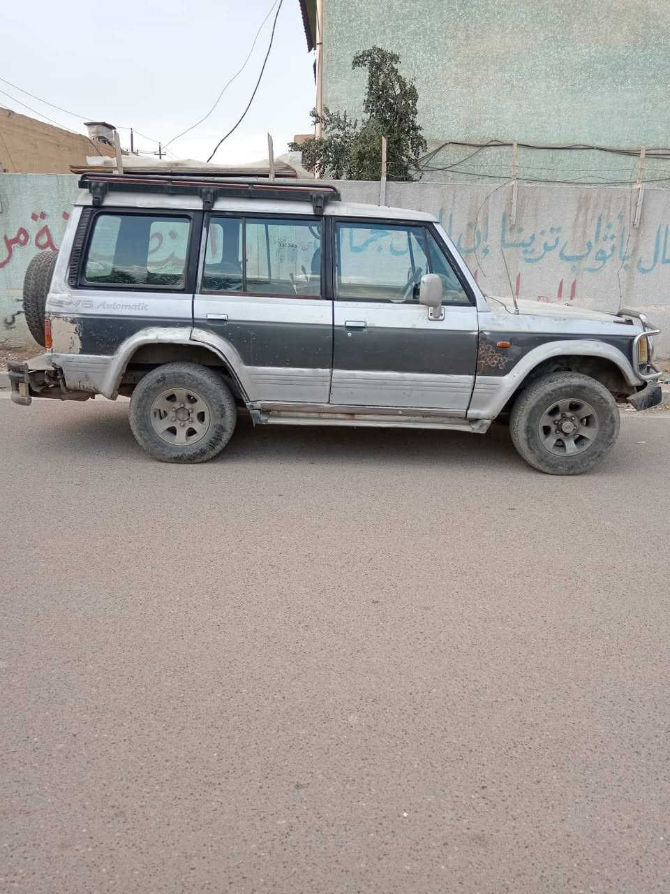 السلام عليكم
كالوبر 1995 بغداد انكليزي السنويه جديدة باسمي
مكينه بطه ٢٥٠٠ مكانها بغداد الكمالية
السعر 41 وبيها مجال 
الايسي بي خربطة
*********** ابو قمر
