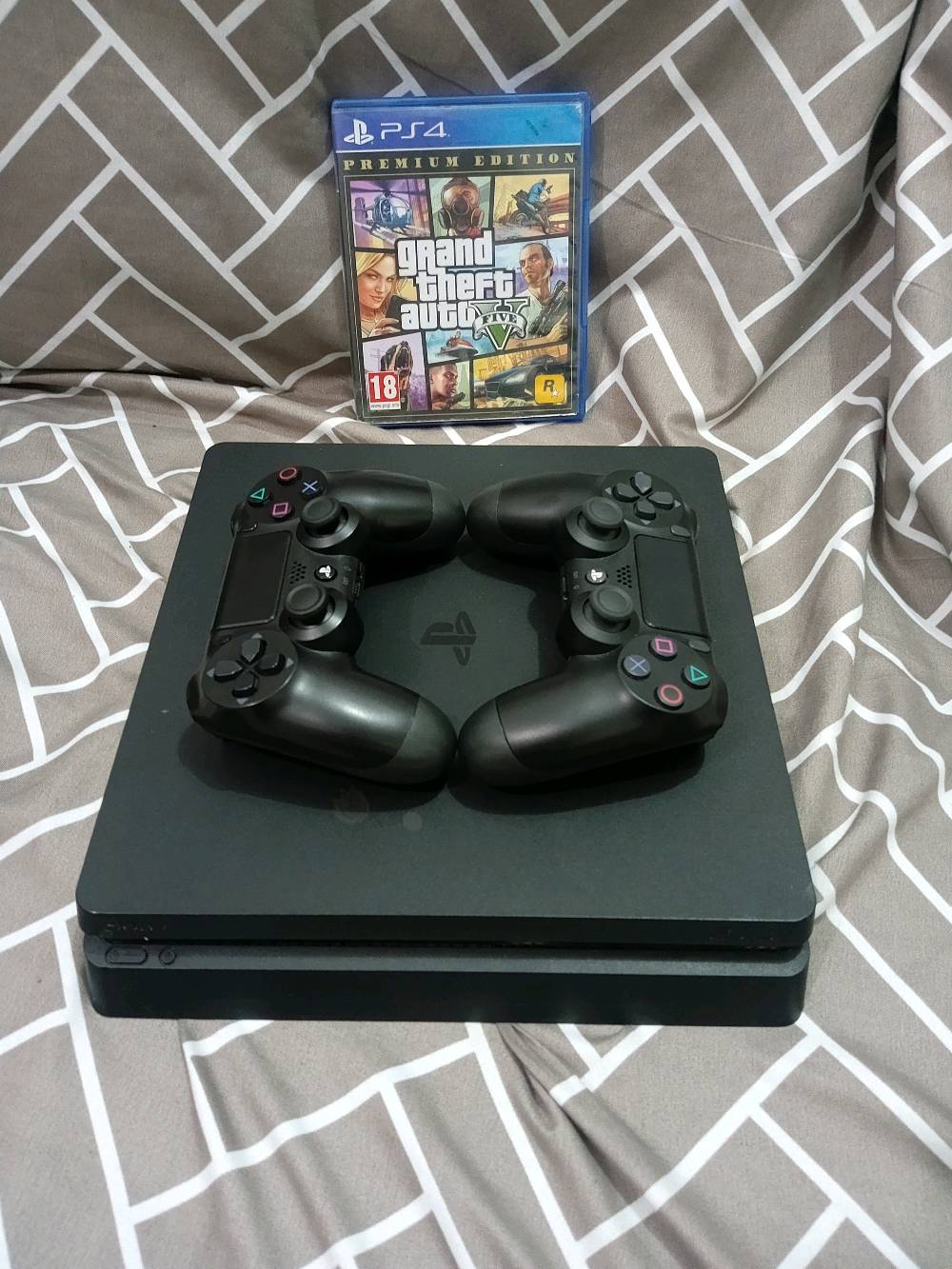 PS4 slim Lock Sticker

500GB سعة .

. جوستكين 

. وياه قرص GTA5  
نضام 13.52

. الجهاز وياه كل ملحقاته و غير مفتوح لوك ونضيف كلش
و ups 850
235 وبية مجال للشراي

 للتواصل:***********  واتساب 
للتواصل تلي .. اليوزرmhlk2