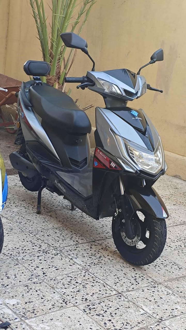 موطور سكنس للبيع بس كشر بدون بطاريات نضافه فول كهربائيات كله شغاله سعر 350)(***********
