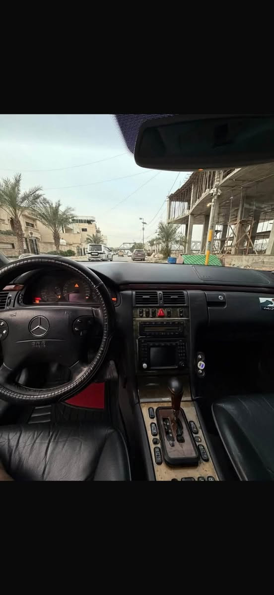 تحية طيبة للجميع مرسيدس ام عيون
موديل 2000 صبغ عام 
مكينه 320 V المرغوب سلايت روف رقم اربيل تحويل مباشر 
مكان السياره بغداد الكرخ  *********** واتساب 
السعر خاص

