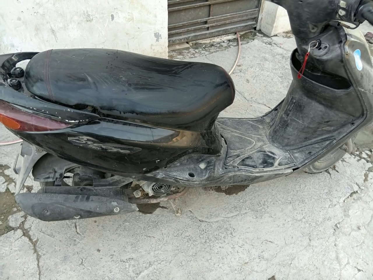 سلام عليكم دراجه بريز البيع راجه نضيفه نقصها سكليتر مال بانزين يجلب شويه و كج مال سرعه و مال بانزين ميشتغلن فقط دراجه مكفوله كفاله سعرها ٦٥٠ و بيها مجال و هذه رقمي ***********
