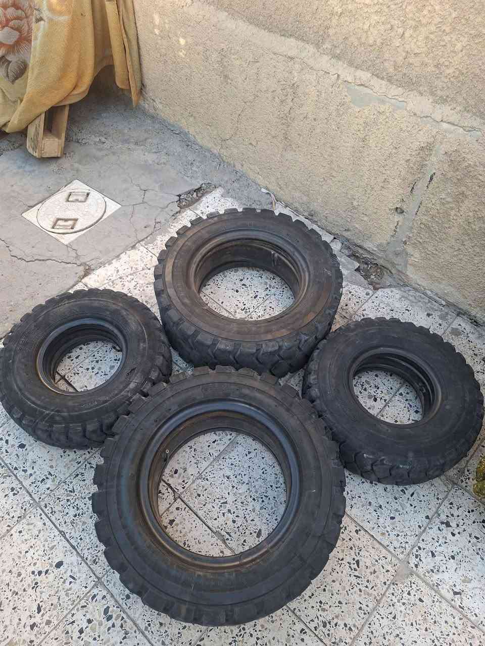 اطارات رافعه شوكيه اصليات تخم كامل چوب مابيهن ولا بنچر كلهن ٢٠٠الف ***********
