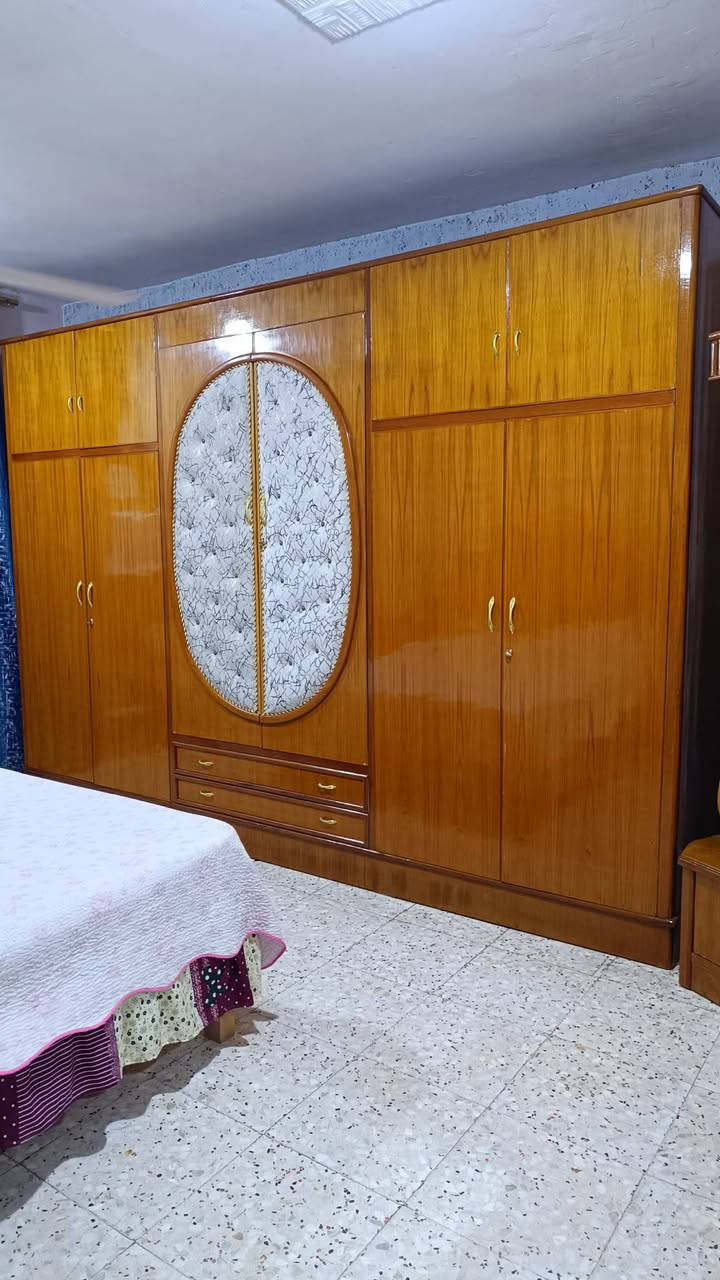 غرفه تسكام صاج داخل وخارج ام السته طابقين ظهر جرجوبه صاج بورمي نقش ودنگ 6ملم داخل وخارج مابيه اي ضرر النوع الثقيل السعر مليون و100 وبيه مجال مكاني محاويل للاتصال ع الرقم ***********
