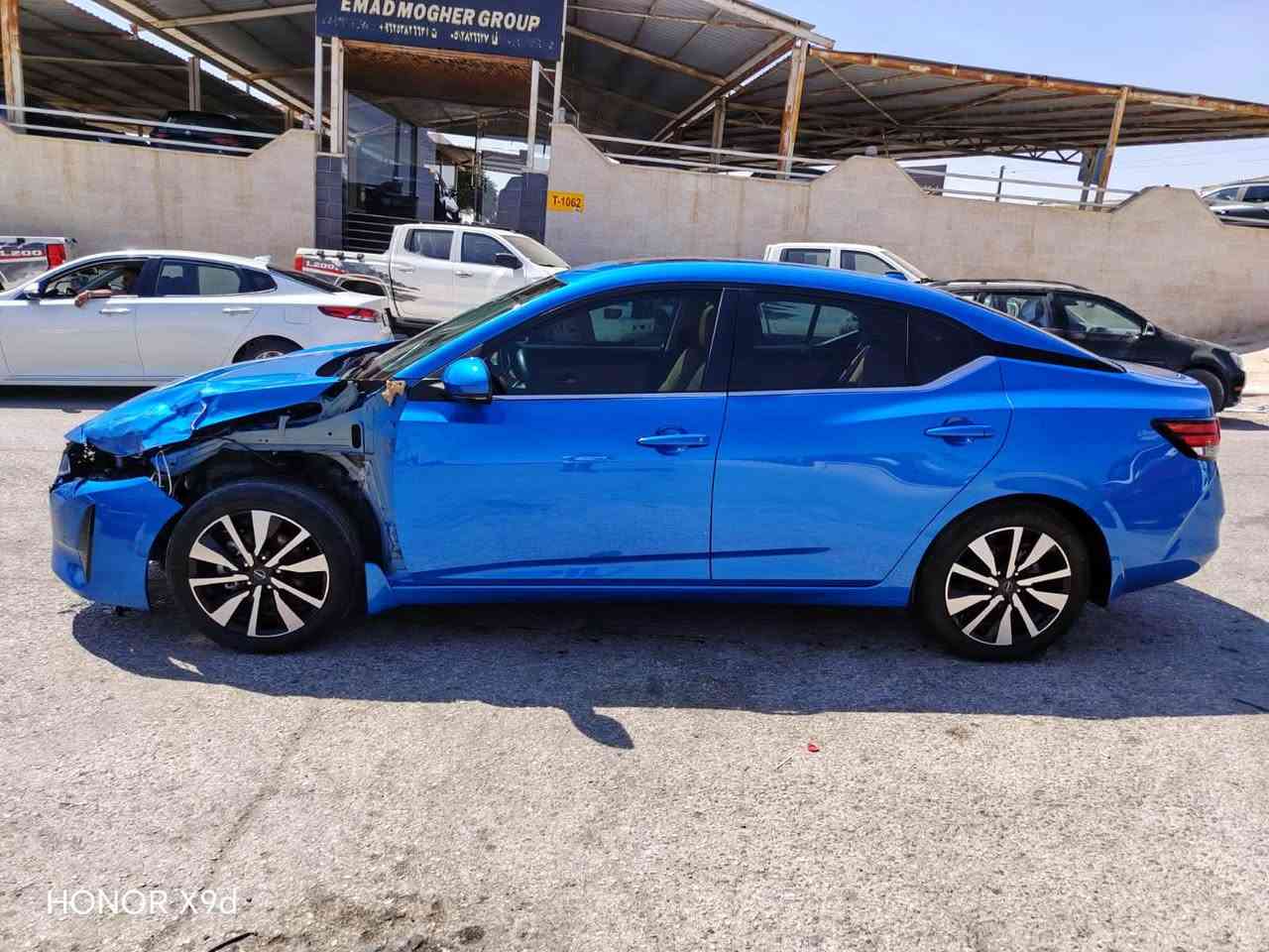 نيسان سنترا SX2025
ماشيه 19000
فول مواصفات فتحه وخمس كامرات محيطيه داخل جلد مشمشي  السيارت فول فول للاستفسار اكثر 
***********
