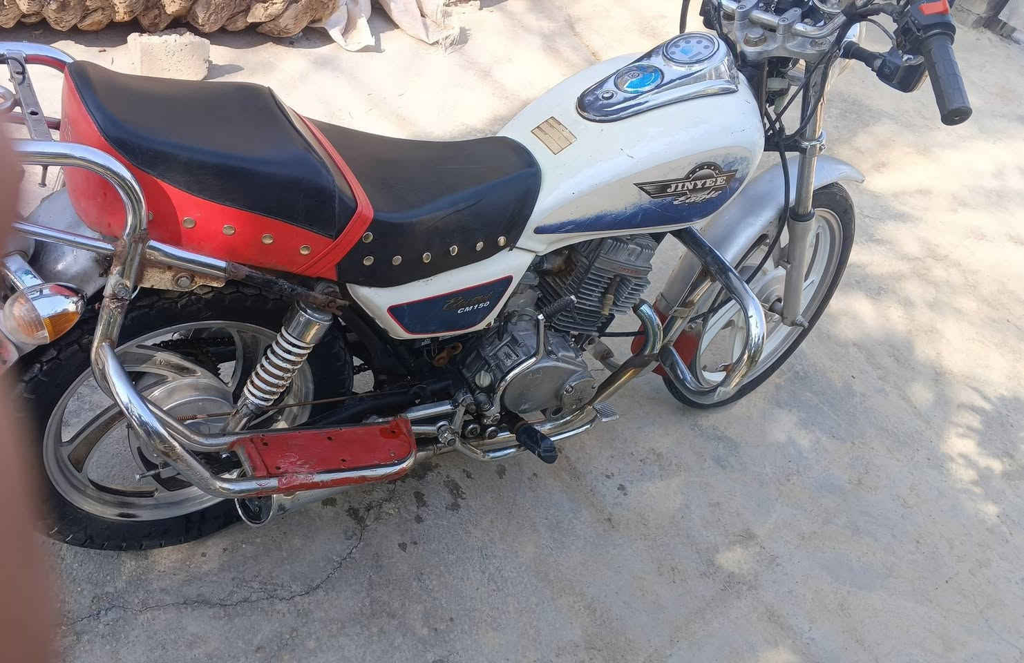 سلام عليكم 
ماطور جني فراشه البيع كامل ومكمل كهربائية كامله وكله شغاله 
مابي اي نقص 
سعر 350وبي مجال حك الجيه 
رقم الهاتف ***********
