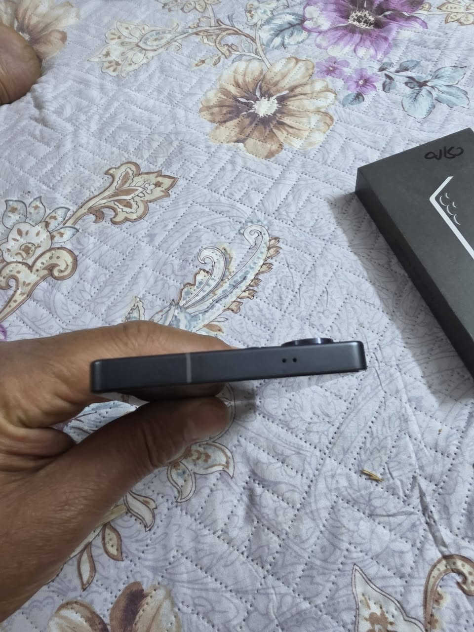 يالله مبايل اس ٢٥الترا ذاكرة  ٢٥٦ و رام ١٢ ضمان وطني باقي على ضمانه سنه و ثلاث اشهر و جهاز مكفول كفاله عامه من الخدش او الضربه السعر مليون و ١٢٥ الف و بي مجال حك الجيه العنوان بغداد الاعلام رقم الهاتف ***********
