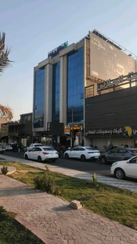 دلفري • عمال • المنصور