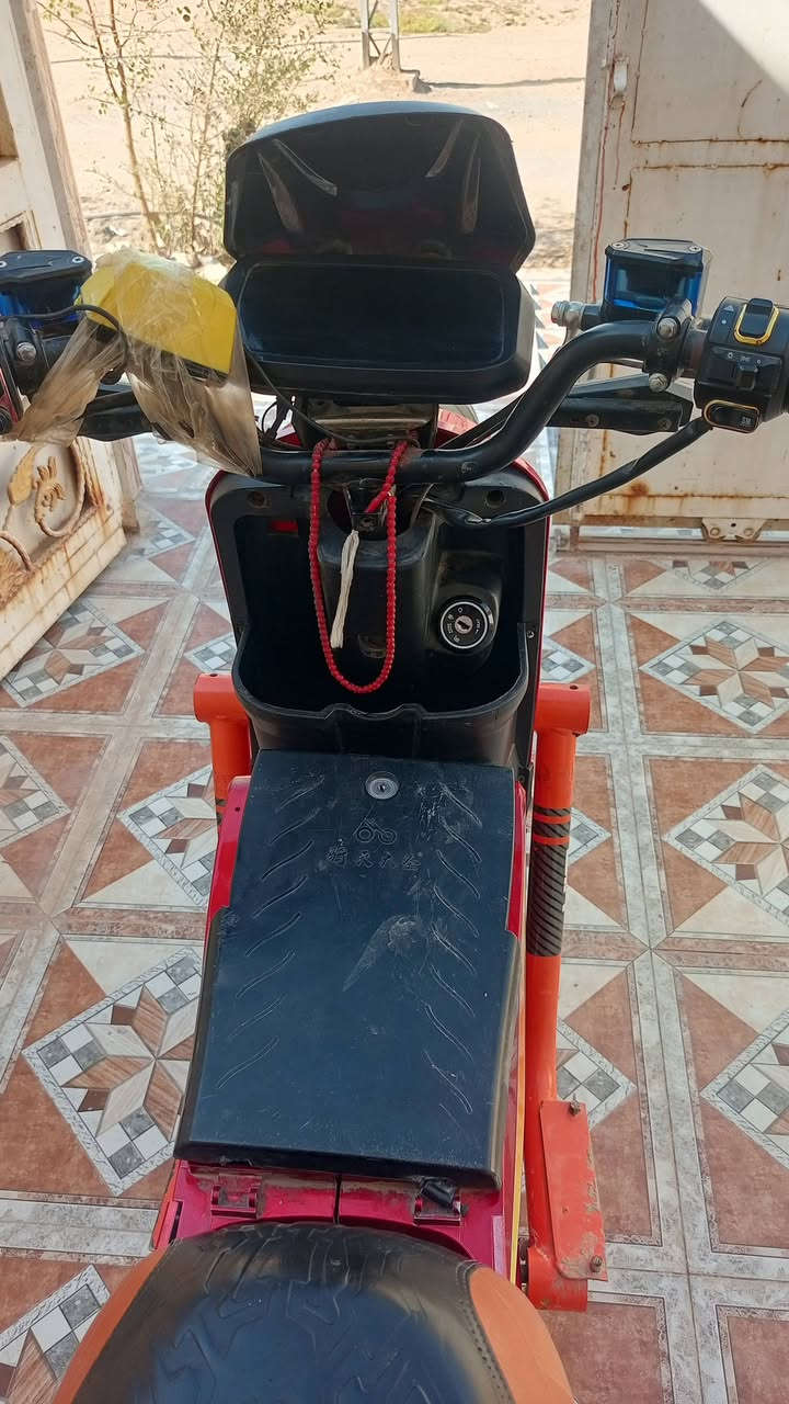 سلام عليكم
دراجه شحن للبيع H15

5بطاريات ع فحص 

بريك دسك

كهربائيات كله شغاله 

دراجه حلوة سرعه 99 قفل 

السعر 500 وبيه مجال 
*********** تواصل واتساب
