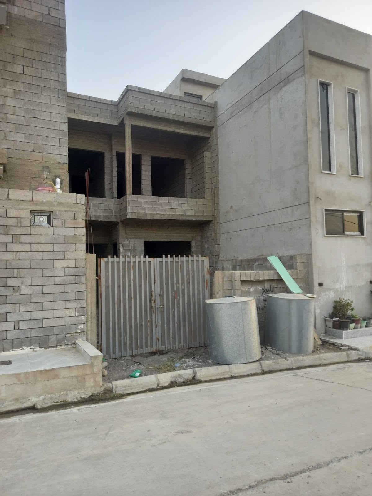 دار بالتعليم ١ هيكل للبيع ١٥٠ متر طابقين وبيتونة سكني طابو الزهور العمق ٢٥ الواجهة ٦ *********** واتس اب التفاصيل ٥ غرف

