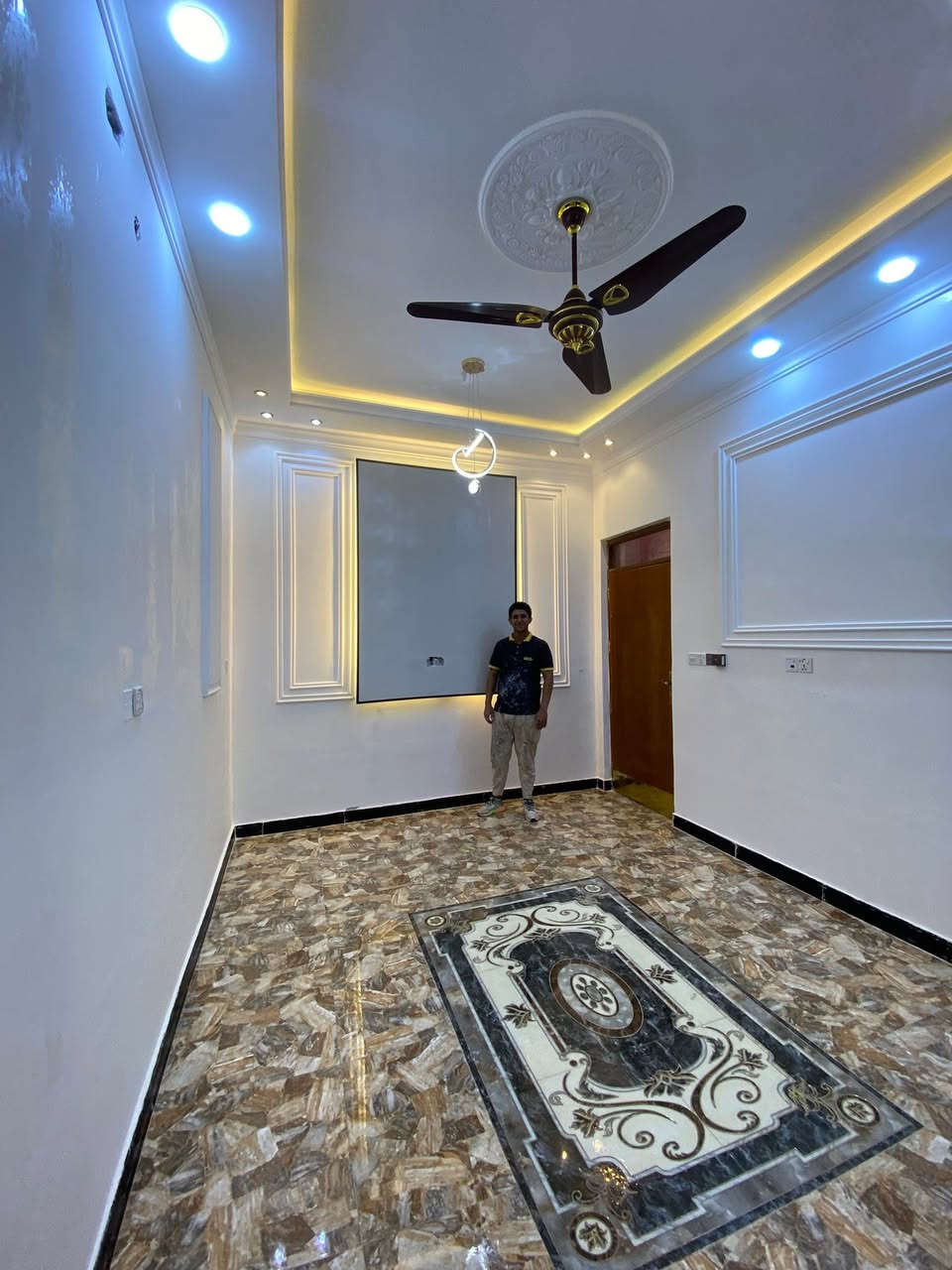 اليوم تم انجاز العمل ولحمدالله والشكر لك يالله  بيتك🏡 النضافه اهم من العمل 🫡 أدريس الديكورات 🦅 
 او مكان عملك🏬
 بوضع لمسة فنية من افخم #التصاميم 🧱🧱

تگدر اتغير ديكورك خلال ساعات وبأنسب الاسعار ،،،

🍃🍃
#ديكورات_داخلية _ خارجية
#جبسم_بورد
#صبغ_داخلي_وخارجي
#سقوف_ثانويه 

#اسعارنا_مناسبة
#المواد_الاولية_للعمل_ممتازة
#مصداقية_في_العمل

#متوفر_ كوت 

للطلب او الاستفسار يرجى مراسل أدريس الديكورات ا***********
