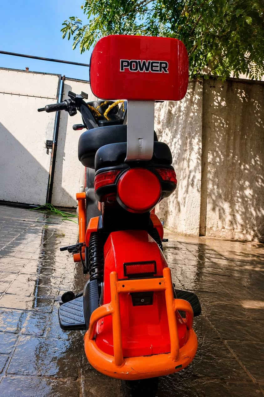 🔥 دراجة شحن POWER للبيع بالنجف – 🔥
📍 الموقع: النجف
💰 السعر: 300 ألف دينار – تفاوض بسيط 

دراجة POWER شغالة وجاهزة للاستخدام، والبطاريات مستعملة استعمال بسيط.

✅ سرعة 50 كم/س
✅ مدى 35–40 كم بالشحنة 
✅ كهربائيات شغالة
✅ مرايات جانبية
✅ ستاند موبايل 

✅ سويج + بصمة + تشغيل عن بُعد
✅ كارت تشغيل
✅ شكلها مرتب وقوية والاستخدام اليومي

⚠️ للتوضيح : عداد السرعة والنمرة عاطلين فقط.

💬 للتواصل
📞 7726149733
