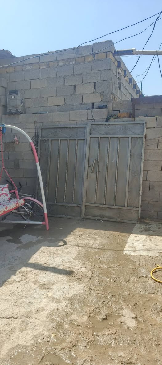 السلام عليكم باب طلاتين للبيع نضيف العنوان ميسان العماره ***********
