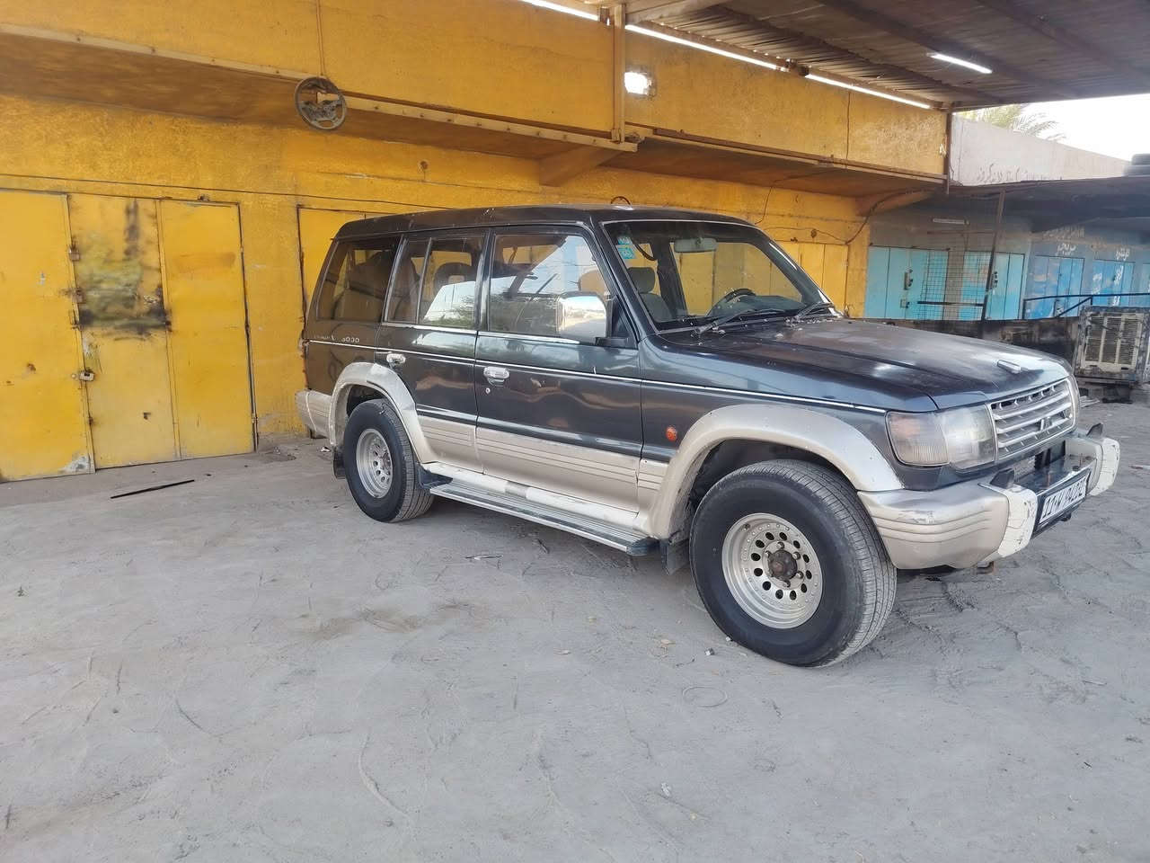 سلام عليكم باجيرو اللبيع موديل 1998سياره كير وميكينه بلادي كشر بلادي سعر ٥٢وبيه عنوان بغداد معامل عماري رقم هاتف ***********
