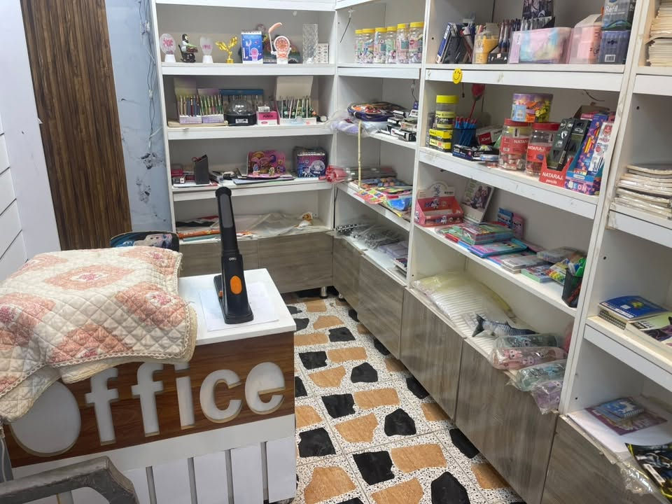 مكتبه للبيع اتصال ***********
