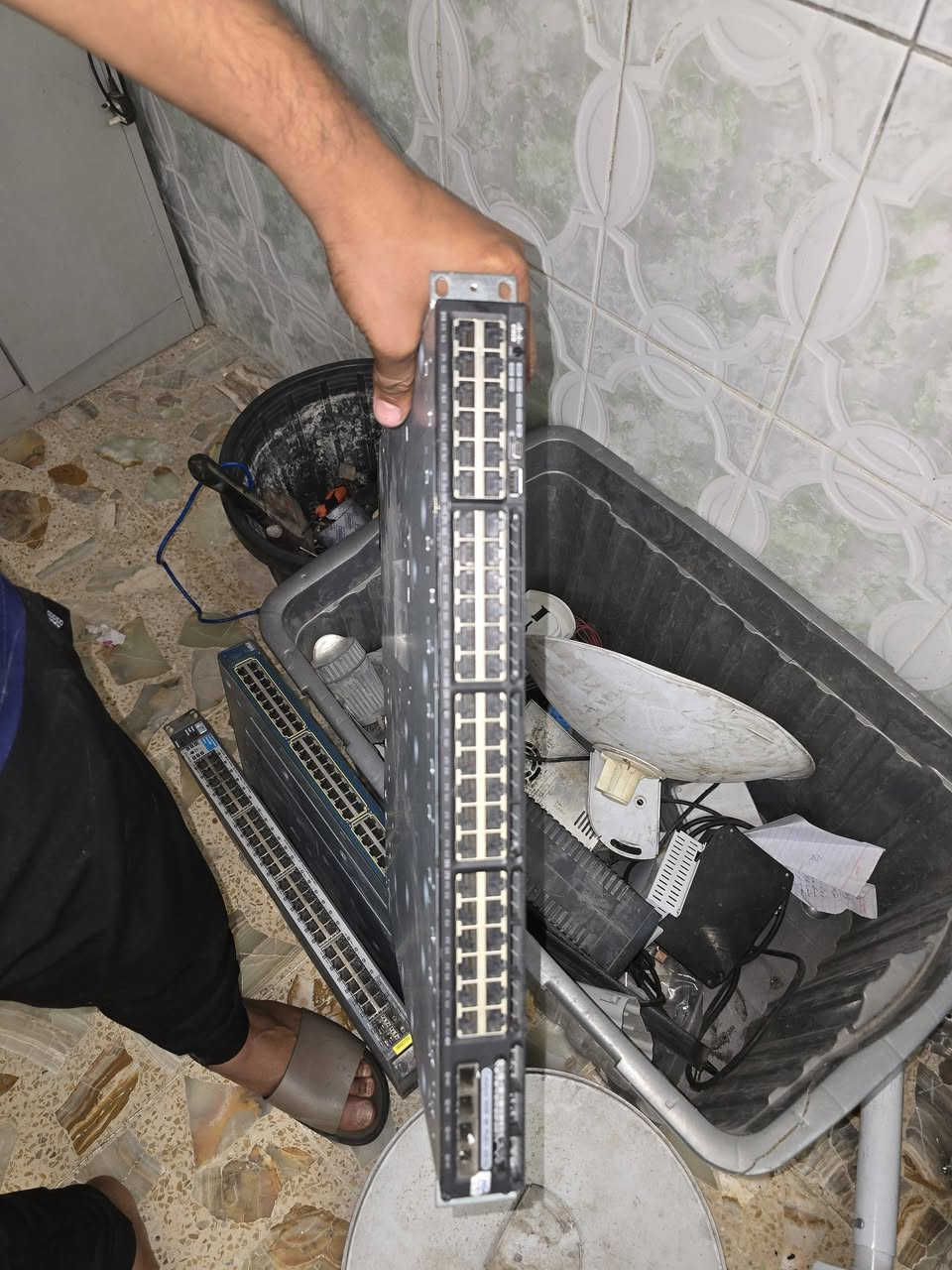 السلام عليكم غراض انترنت مستعملة للبيع
سكترات 120 ubnt ب ٥٥
دشات 30 ب ٧٥
دش 30 ubnt ب ٥٠
دش هايبر ٣١ ب ٥٠
٩١٢ ب ٤٥
اومني مع ٩١٢
سكترات تيتانيوم ٢.٤ مع روكت ٢.٤
5009 1009 مني 
1009 بلص
1036 
سيسكو ١٠ كيكا
سيسكو كله كيكا
سيسكو بورتين كيكا 
هبات ١٠٠
محولات ميموسا 56V
محولات ايرفايبر 50V
راك  ٦ يونت
باتش بنل 24
باتش بنل ١٦
باتش بنل ٨ 
Asr1100
Hp 48G
Hp server
Hard Ssd
جمبر sfp 100G
جمبر sfp 40G
جمبر sfp 10G
بور سبلاي بدالة 48V
عاكسة مكزما 850
عاكسة مكزما 1500
عاكسة فاربر 800
سويجات POE 48V

محولات اصليه 
اسفبيات ١٠ كيكا وعندي كيكا
يوجد توصيل كافة المحافظات 
***********
