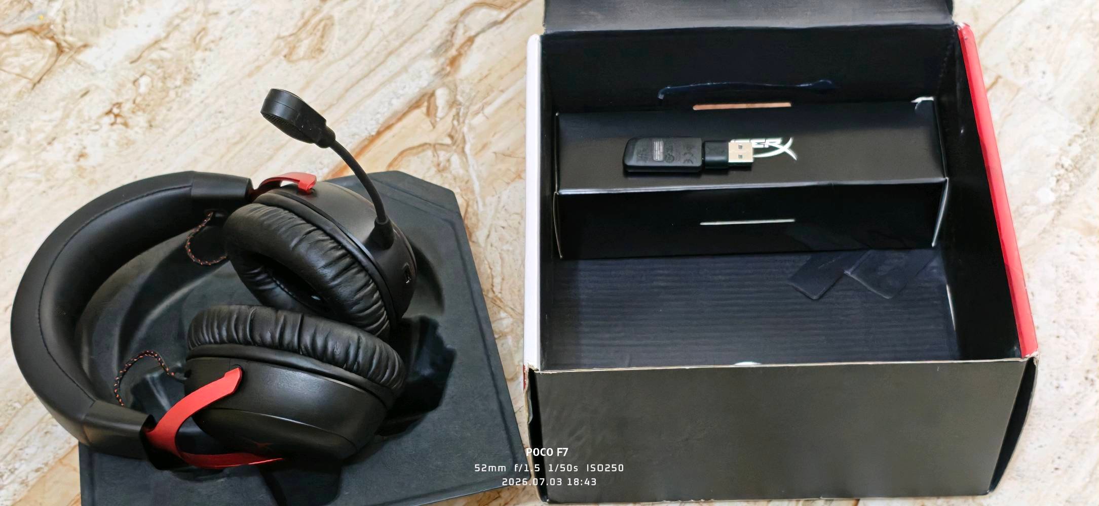 سماعات HyperX Cloud 3 مستخدمة مدة قصيرة 
الاستخدام مرتين فقط وشحن مرة يجي وياها وصلة تحويل من        Type C الى Type A انظف من هيك قطع مارح تلاقي وسعر القطعتين 120 الف فقط .