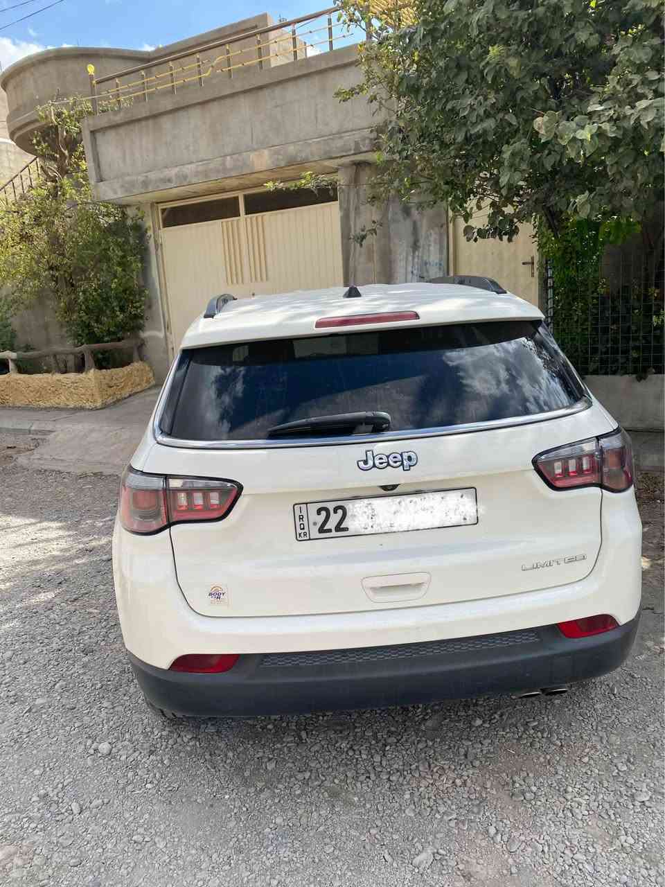 Jeep compass 2020 limited 
کوشن هیتەر ، ئاوێنە هیتەر ، سوکان هیتەر ، شاشە ئایپاد و کامێرە ، بەسمە و  شەغال،  ٨٤ هەزار مایل ڕۆشتوە ، مالێکی خاوێن و بێ مەسروف و کەم بەنزین خۆرە هەموو شتی بەشەرتە ، دوو پارچە و پەلەیەکی بۆیاغە بێناو گرتن  سەنەوی بەناوی خۆمانەوەیە و بێ مووشکیلە سعری 120 مەعامەلەیەکی برایانە 
***********
***********
*********** رانية, السليمانية
