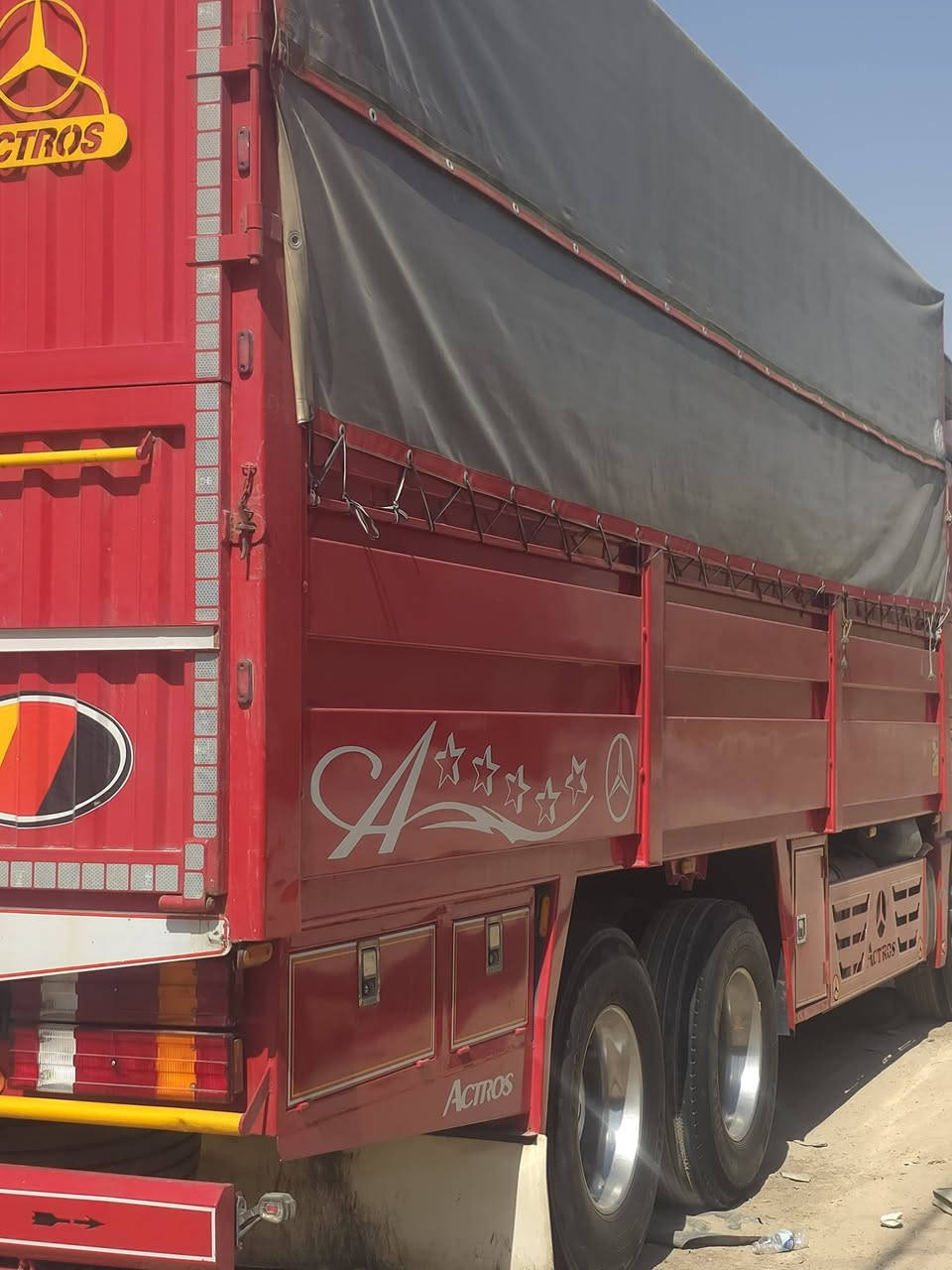 بدي جديد طول7 وربع وارتفاع 2 و ٦٥حدادة الجرف جديد وكامل صناديك وثلاجة وجادرة للستفسار ***********
