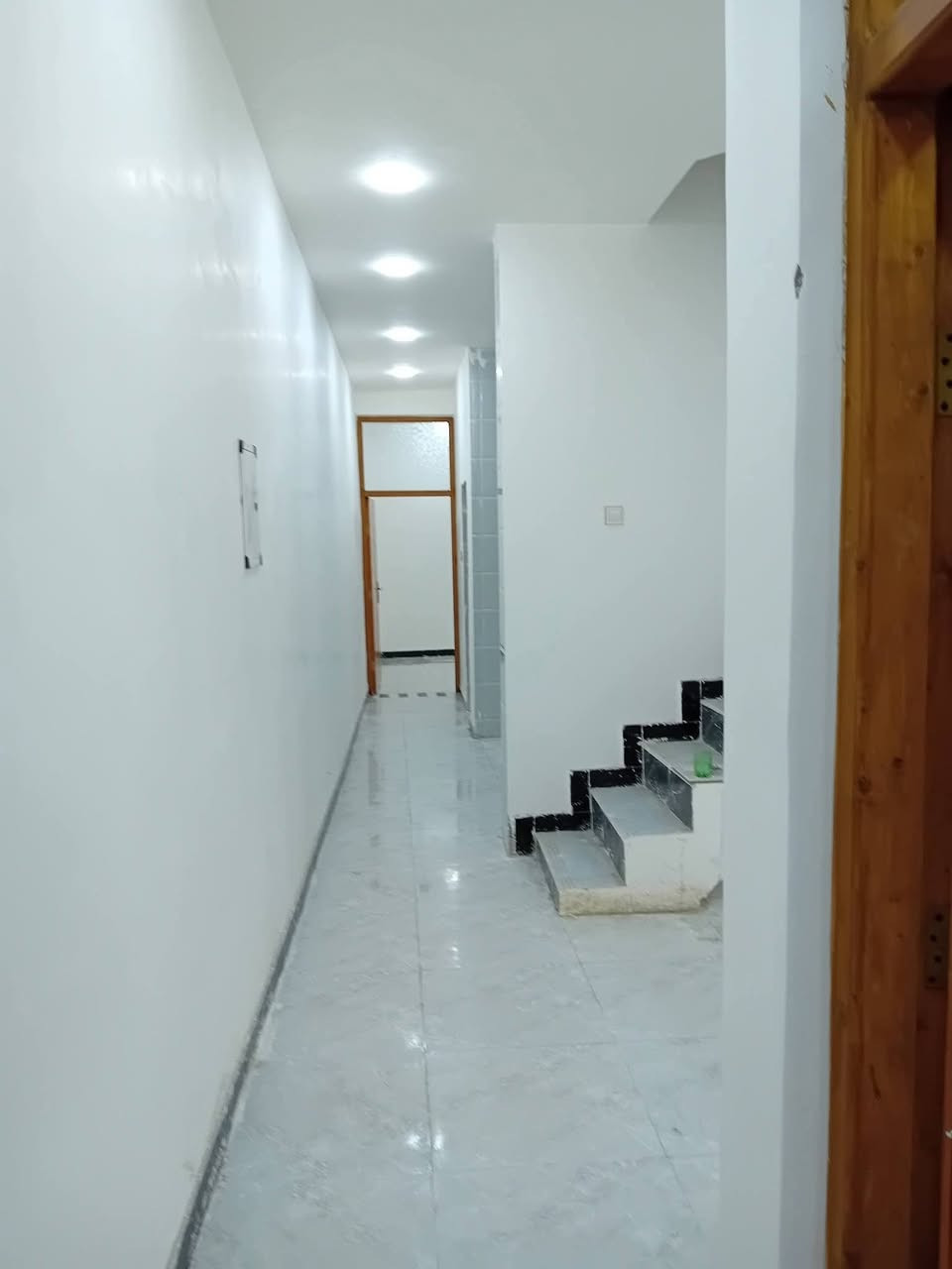 مشتمل للبيع مساحته  100متر🟥 بناء حديث غير مسكون🔲  نضام سبالت تقطيرفول مواصفات 🟦
يحتوي على غرفة نوم وهول ومطبخ واستقبال وصحيات داخلية وخارجية وگراچ 🟥 
⬅️⬅️مبني من الطابوق 🔳
⬅️⬅️السقف صب كونكريت 🟦
⬅️⬅️الأرضية والجدران سيراميك🟥
🚨نوع العقار طابو زراعي مرقم 🔲
🏨بناء حديث غير مسكون 🏨
السعر/44💸مليون قابل للتفاوض 
العنوان//كوت حي الحكيم الاولى  شارع علاء غريب 🟦

          *****************************
للاستفسار الاتصال على الارقام التاليه ⬇️⬇️
📳📳***********📳📳
📳📳***********📳📳
📳📳*********** 📳📳
مكتب دلالية اهل الديرة للعقار 🏨
