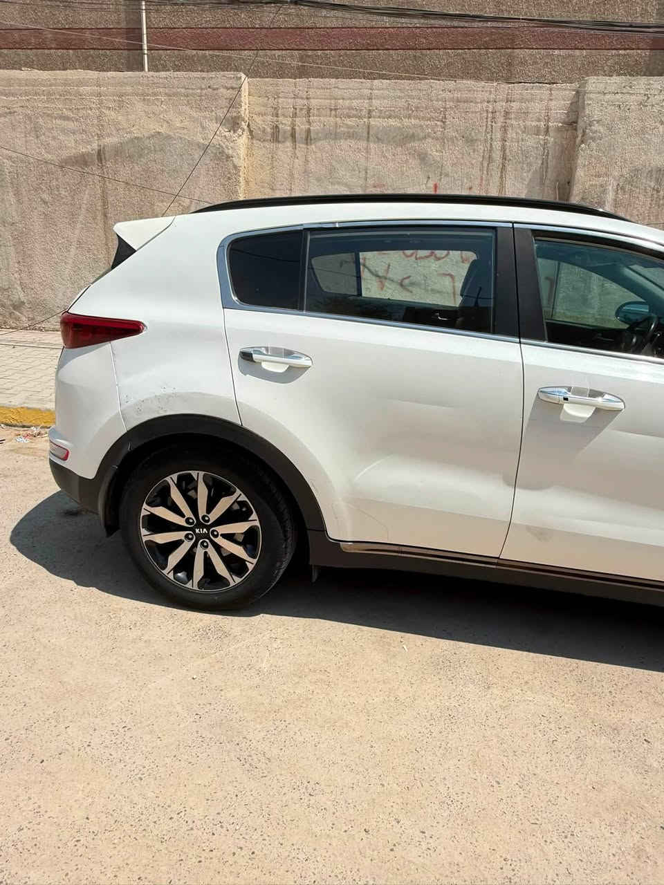 السلام عليكم 
للبيع سيارة كيا سبورتج موديل 2019 بغداد وارد امريكي 

مواصفاتها EX
    محرك 2.4 GDI بنزين، 4 سلندر
* فتحة/سقف بانورامي
* مقاعد أمامية مدفأة
* مقعد سائق كهربائي
*ستيرن تدفئة
* شاشة وسطية + Apple CarPlay / Android Auto
* كاميرا خلفية
* حساسات خلفية وامامية
3 وضعيات قيادة 
*صندوق كهربائي 
* 5 ركاب
ماشية 110.000
للتواصل ***********
