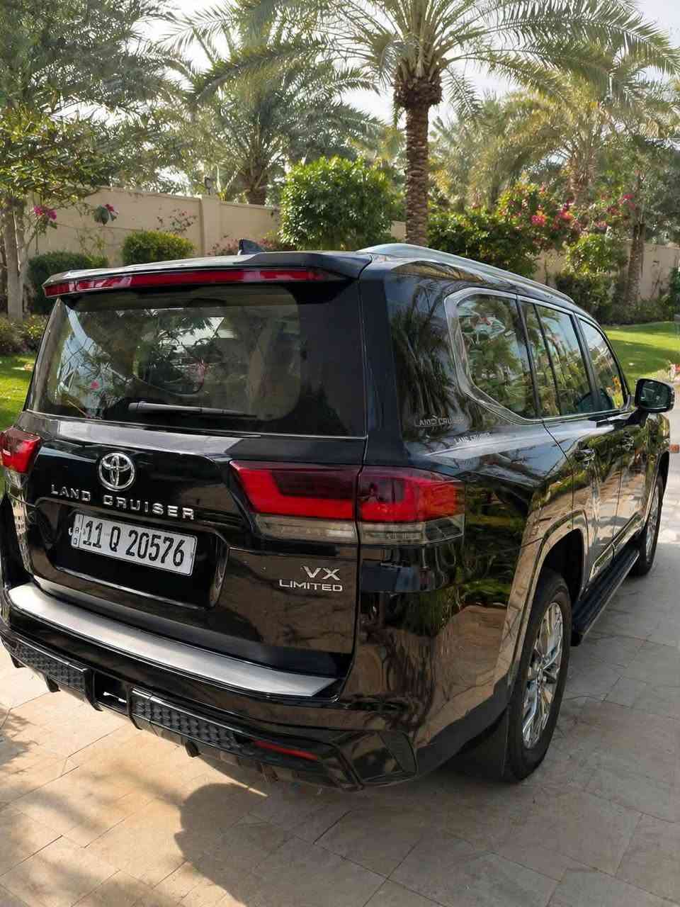* لاندكروزر  vx لمتد 2025 بريم اصلي
* ⁠السعر125 مليون 
* ⁠الفئة:  LIMTED  /  VX تنفس طبيعي
* ⁠اللون اسود داخل جلد بيجي اصلي 
* محرك 6 سلند (4000 cc) 
* ⁠العداد (5 كم ) رقم بغداد 
* ⁠رادار امامي - رادار خلفي - رادار جانبي (نقطة عمياء) 
* ⁠تحديد مسار قيادة ذاتية 
* ⁠شاحن وايرليس امامي 
* ⁠شاحن وايرليس خلفي عدد (2)
* ⁠فدراليات (لماظات) جنطة خلفية
* ⁠ابواب شفط دوسات نيكل 
* ⁠هاندبريك بصمة لايت اوتو 
* ⁠ماوس تغير وضعيات القيادة 
* ⁠بصمة تشغيل تشغيل عن بعد 
* ⁠بصمات ابواب عدد (5).
* ⁠سماعات تويتر (JpL) شاشة دجتل
* ⁠شاشة كبيرة اصلية 
* ⁠شاشات خلفية عدد (2) 
* ⁠4 كامرات (360 درجة) اصلية 
* ⁠فتحة سقف (سلايت)  
* ⁠*كرسي السايق ميموري (ذاكرة)* 
* ⁠الكراسي الامامية كهرباء 
* ⁠كراسي الامامية تبريد تدفئة 
* ⁠الكراسي الخلفية تبريد 
* ⁠كراسي (7) راكب كهرباء 
* ⁠ثلاجة وسطية جنطة كهرباء  
* ⁠داخل صاج تشغيل عن بعد
* ⁠علامة لاندكروز الضوئية بالابواب
* حساس امامي خلفي مري طي 
* ⁠قبضات ابواب نيكب ترايش ابواب نيكل 

* العنوان :-بغداد ساحه عدن 
* ⁠للاستفسار هـ(***********)@
