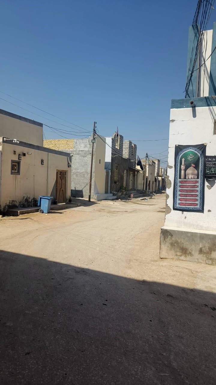 سلام عليكم  57 متر للبيع بناء بلوك وعكاده اساس طابوك يحتوي على غرف نوم او صاله وصحيات ومطبخ ارضيه بورسلين سقوف ثانويه العنوان نجف شارع المطار جديد بشارع علكم بشارع حاتم الخير نهايت المقرنص مكانه كولش حلو سعر 25 او بي مجال ***********@
