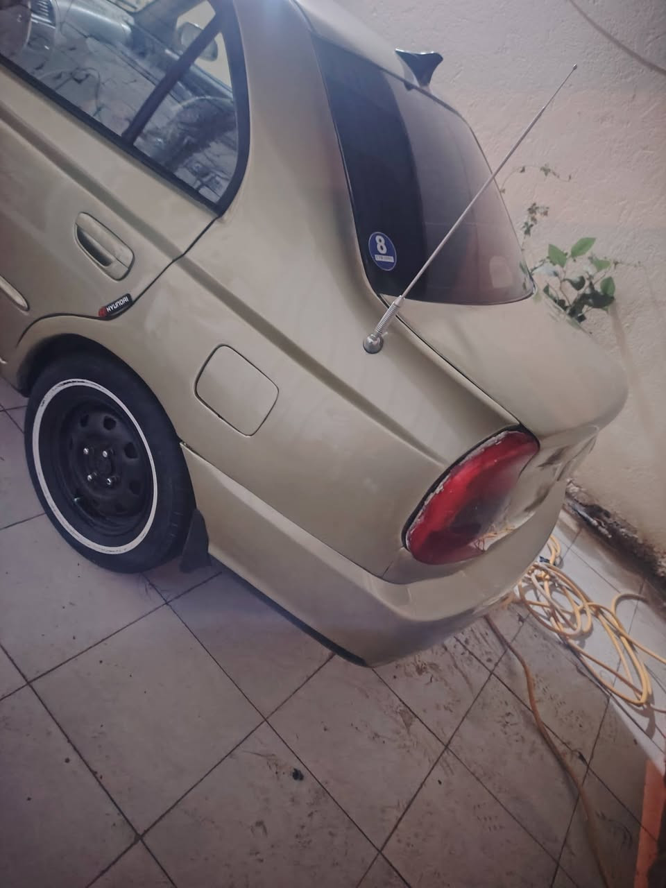 السلام عليكم للبيع اكسنت فيرنا موديل 2000 كير ومكينه بجيس تبريد ثلج حداديه جديده تخم تاير منضومه غاز جديده ارضيه جلد لايت زنون مصبوغه جماليه لاتبديل ولا دواخل السياره بسمي شخصين مكان السياره بلحله مركز المدينه بيع او امراوس السعر 47 وبيها مجال للشراي اتصل ***********
