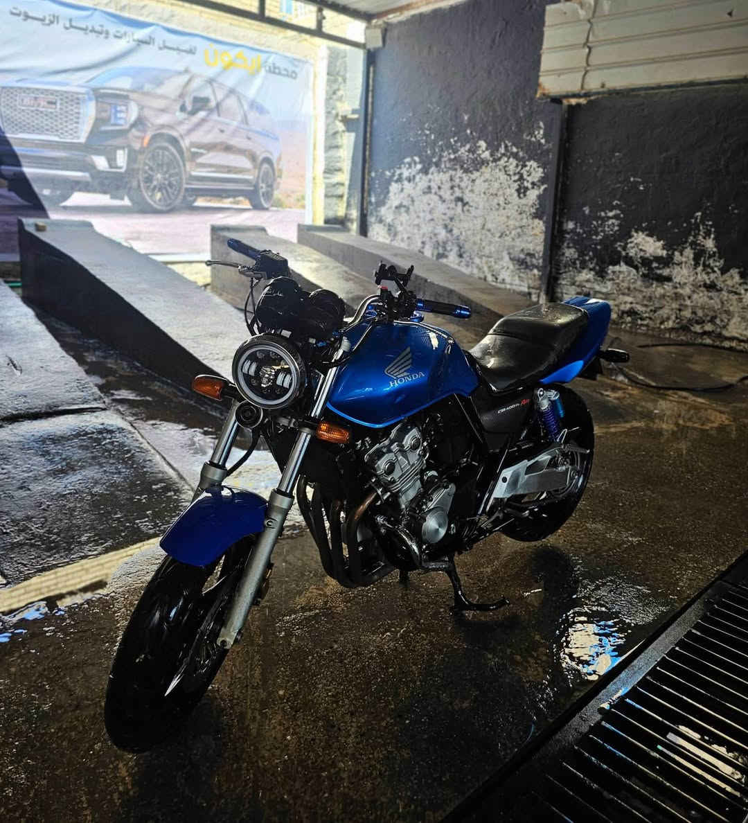 سلام عليكم cb400 نوزل جيل ثاني 2010 كفاله عامه اوراقه مكاتبه ومنفيس بدون رقم سعر خاص مكاني كربلاء وهذا رقمي *********** او استفسار خاص وشكرا🌹
