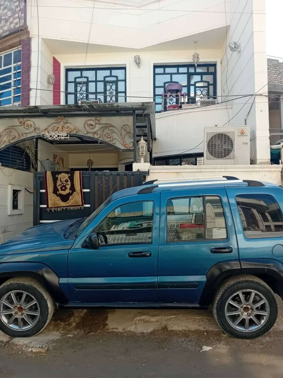 السلام عليكم ..
جيب ليبرتي 
2006
حجم المكينة 3.7  v6
مكينة گير كفالة 
مكفولة من الضربة من صبغ 
للاتصال او واتساب. ***********
مكان سياره بغداد بلديات
