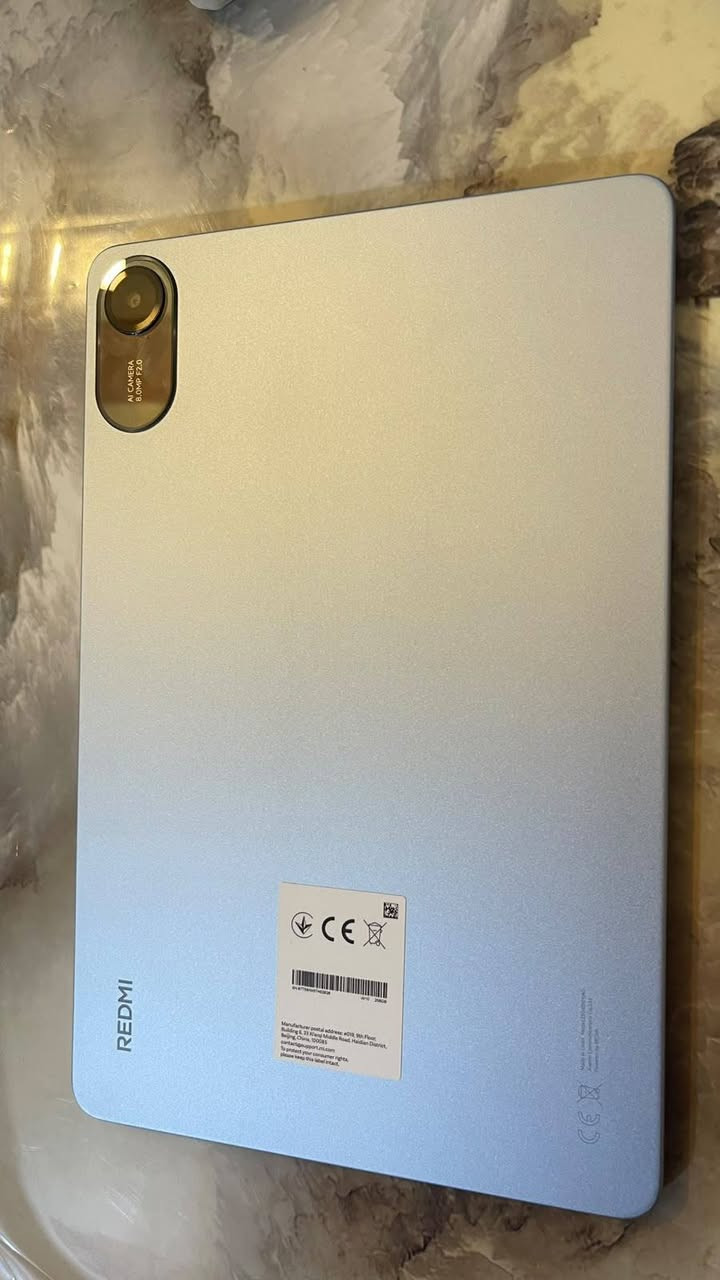 Redmi Pad 2 8/256
مستخدم اسبوع واحد
سعر الهاتف 270 وبي مجال
مواصفاته

* الشاشة: 11 إنش
* الدقة: 2560×1600 — 2.5K
* التحديث: 90Hz، يعني الحركة والتصفح سلسة
* الألوان: يدعم 1.07 مليار لون
* المعالج: MediaTek Helio G100-Ultra بتقنية 6nm
* RAM: 8GB
* الذاكرة الداخلية: 256GB
* يدعم ذاكرة خارجية: لحد 2TB
* النظام: Xiaomi HyperOS 2
* البطارية: 9000mAh
* الشحن: يدعم 18W، والشاحن الموجود بالعلبة 15W حسب المواصفات الرسمية
* الكاميرا الخلفية: 8MP
* الكاميرا الأمامية: 5MP
* الفيديو: 1080p/30fps
* السماعات: 4 سماعات مع Dolby Atmos
* Bluetooth: 5.3
* المنفذ: USB-C
* الوزن: تقريباً 510 غرام
* السماكة: 7.36mm
* يدعم القلم: الشاشة تدعم معدل لمس أعلى مع القلم، لكن القلم يباع منفصلًا حسب الباقة/المنطقة. 
* حماية للعين: شهادات TÜV Rheinland للضوء الأزرق والوميض والراحة البصرية.

نص مكتوب في الصور:
- 6:55
- 8/23
- الأحد
- 44