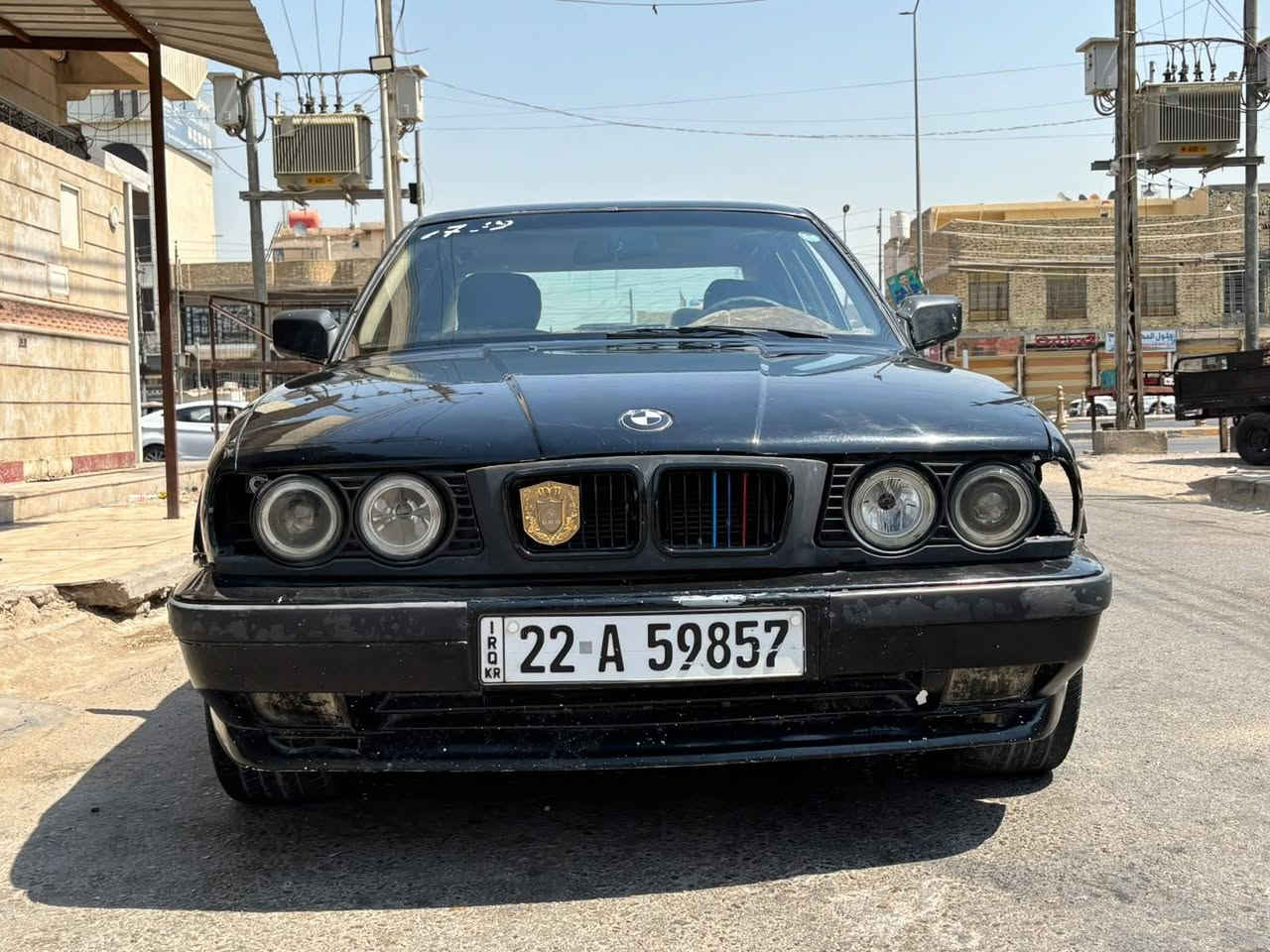 السلام عليكم 
بيئم 520 مسكر عدل كير عادي
رقم انكليزي سنويه باسمي
السياره بيها ضربه بالجنطه
دواخلها تعبانه ونقصها منظومة تبريد
السياره ماخذها ب40 وصرفت عليها 20 
تحويل وهزه وحداده خلفيه 
50وبيها مجال
مكاني العماره
*********** عمارة, ميسان
