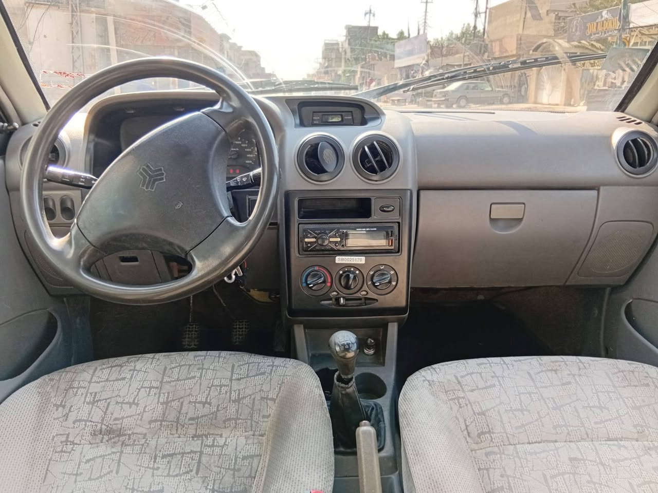 السلام عليكم سايبا لون رصاصي للبيع مكينه تبريد صدر كير كله جديد رقم جديد تحويل باسمي شواصي نضاف مابيه ضربه بس طخه بالباب السايق وسياره جارده تحتاج بس صبغ غرفتها جديده كهربايات كلها شغاله ترايك وين ماتريد السعر 35 مكانه بغداد رقم ***********
