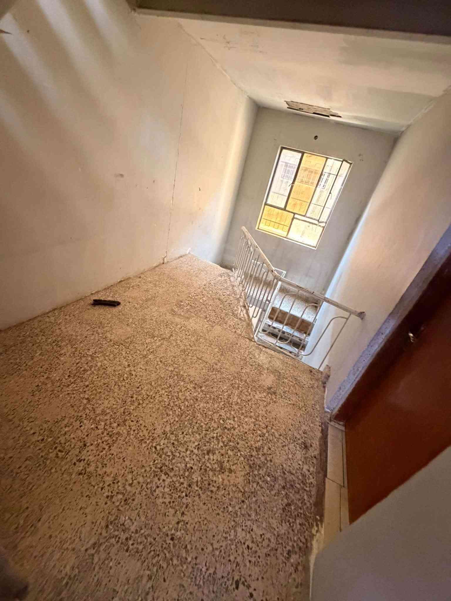 🏠 دار للإيجار في السيدية
📐 المساحة: 200 متر
🛏️ غرف نوم عدد 4
🛋️ صالة
🍳 مطبخ
🚿 خدمات
🚗 كراج كبير

📞 للتواصل: 
0785010066
