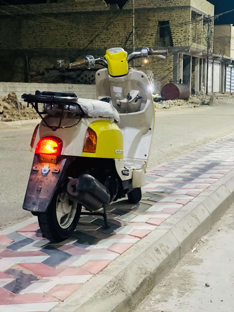 سلام عليكم بوليس للبيع كفاله ما مفتوحه
دراجه برغي ما مفتوح بيه اوراق بسمي السعر ٩٠٠وبيه مجال مستعجل على بيعته ***********  لخاص مفتوح وهاذ رقمي

