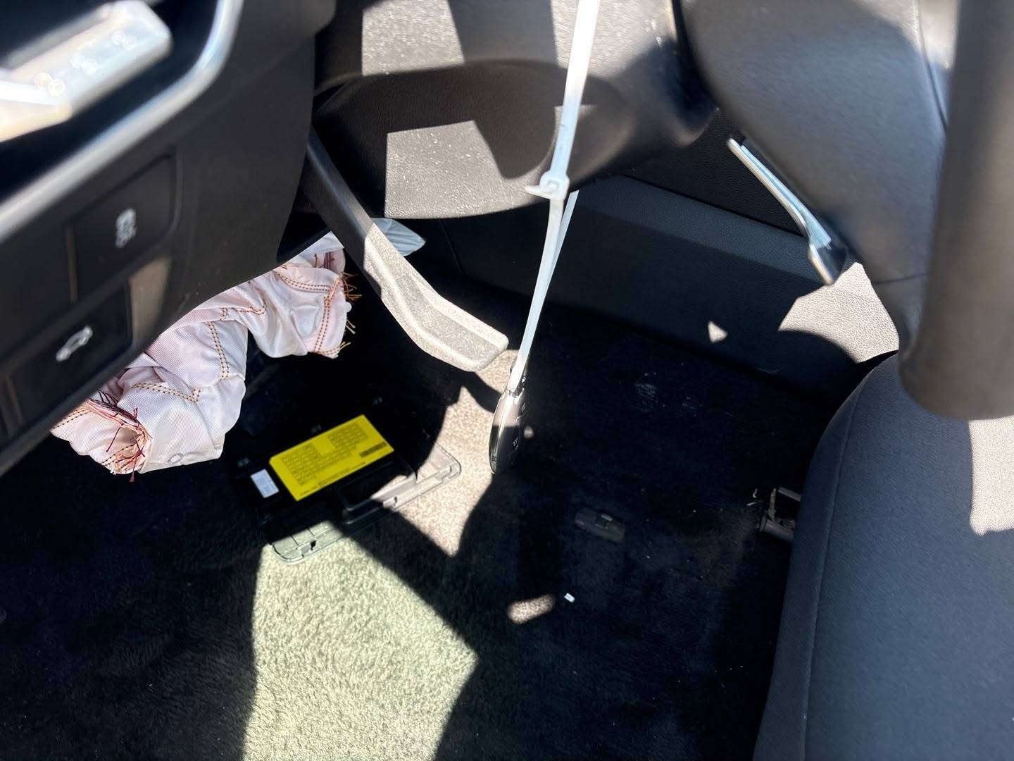سوناتا 2025 حادث بسيط موضح بالصور ترهم تدخل شهداء او كمرك ع الفاتورة واصله للحرة بعد اسبوع ب117ورقه للاستفسار الاتصال على الرقم ***********
