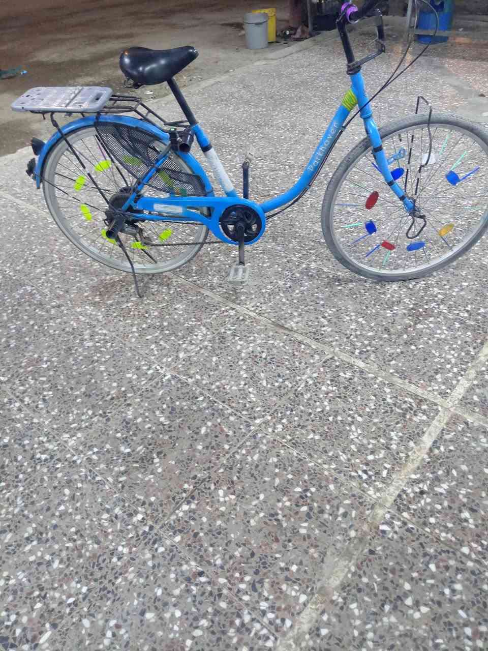 السلام عليكم عندي هاذة البايسكل للبيع حجم ٢٦ السعر خاص ***********
