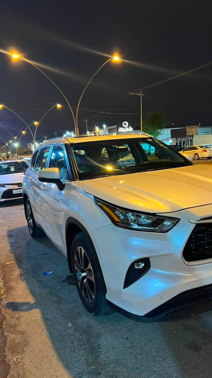 Toyota highlander2024
لون ابيض  ممشى 47الف

وارد خليج

LE HEV

المحرك: 2.5 لتر هايبرد، 4-اسطوانات

القوة القصوى: 240 حصان (مجمع)

كفاءة استهلاك الوقود: 20.1 كم/لتر

الأبعاد طول - عرض - ارتفاع (مم): 4950 - 1930 - 1730

7 ركاب (شاملة السائق)

جنوط ألمنيوم مقاس 18 بوصة

انوار أمامية (LED)

انوار خلفية (LED)

إضاءة نهارية (LED)

كشافات ضباب أمامية (LED)

نظام الدخول الذكي للسائق و الراكب الأمامي

مرايات جانبية كهربائية مع اشارات انعطاف

طي كهربائي اوتوماتيكي للمرايات الجانبية

زر تشغيل المحرك

مقاعد قماش

تحكم كهربائي لمقعد السائق

مكيف أمامي و خلفي بتحكم اوتوماتيكي

ازرار تحكم على المقود

شاشة معلومات متعددة 7 بوصة

تحكم أوتوماتيكي لجميع النوافذ

تحكم بالقفل المركزي من باب الراكب الأمامي

أربعة منافذ USB-C للشحن (2 أمامية و 2 خلفية)

نظام صوتي بشاشة لمس 8 بوصة

نظام أبل كار بلاي لا سلكي

منفذ USB-A

6 سماعات

مزايا الأمان و الراحة

نظام تويوتا للأمان (TSS Ver. 2.5)

نظام حماية ما قبل التصادم (PCS)

مثبت السرعة راداري (DRCC)

المساعدة في تتبع المسار (LTA)

تنبيه مغادرة المسار (LDA)

الضوء العالي التلقائي (AHB)

نظام التحكم في وضعيات القيادة (إقتصادي / عادي / رياضي)

كاميرا خلفية

حساسات خلفية للمساعدة على الوقوف

وسائد هوائية (للسائق والراكب الأمامي + للركبة + جانبية + ستائرية)

فرامل مانعه للإنغلاق (ABS)

نظام التحكم بالتوازن (VSC)

نظام مراقبة ضغط الاطارات (TPWS)

نظام منع تشغيل المحرك ضد السرقة

مكابح وقوف كهربائية (EPB)

نظام الوقوف المؤقت

مكان السياة الرمادي
***********
