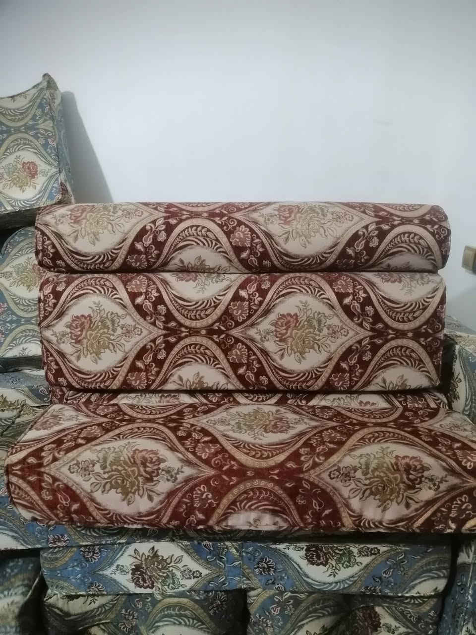 السلام عليكم ديوان للبيع كامل السعر 350 او بي مجال التصال عله الرقم ***********
