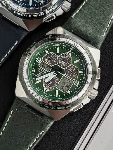 CITIZEN 
Promaster Skyhawk A-T Chronograph
 أحـدث اصدارات شركة ستزن طيارين 
بروماستر / سكاي هوك / راديو كونترول 

جديد كامل المرفقات

مقاوم للماء 200 متر 

القطر 45

احتاطي الطاقه يصل إلى 6 اشهر 

سير جلد طبيعي 

زجاج ياقوتي مضاد للانعكاس

عرض 24 ساعه 

عرض التاريخ / الشهر / اليوم 

موشر انخفاض الطاقه 

توقيت دائم

موشر LED

كرونوغراف 

توقيت 43 مدينه 

يمكن التحكم فيها عن طريق الراديو 

توجد خدمه توصيل 

***********

نص مكتوب في الصور:
- AMTANGAN