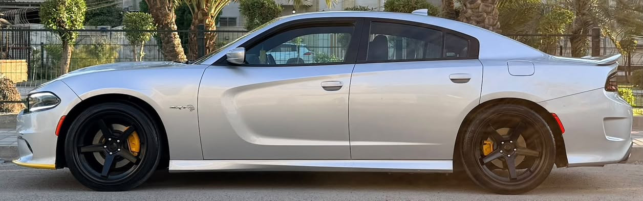 🚘 دودج جارجر RT موديل 2021 – وارد أمريكي
📍 بغداد – الدورة

ماشة فقط 19 ألف ميل 😮‍💨👌
السيارة بحالة ممتازة وقريبة جداً من وضع الوكالة.

💪 HEMI V8 — 8 سلندر
🏁 Super Track Pack فول بدون سلايد
✅ بدون حادث
📋 تقرير تخريب جاملغ، مبدل بلادي وباب، وكلير ربعها فقط
🛡️ باقي السيارة كفالة

✨ المواصفات:
• جلد + شامو برتقالي
• كشنات كهرباء
• تدفئة وتبريد للكشنات
• بصمة تشغيل
• شاشة كبيرة + كامرة + حساسات
• زنون بلادي
• هيترات بالمري
• نظام صوت Alpine
• ويل 20 تو سايز
• البلديات مضمومات

💰 السعر:198
والبيع بيه مجال بسيط للجادين فقط 🤝

📞 ***********
📍 بغداد – الدورة

🔥 إذا تريد RT نظيفة، ماشية قليل، وفول مواصفات… لا تفوّت هاي!
