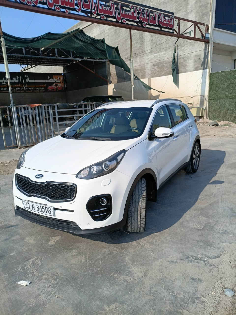 لبيع كيا سبورتج موديل2018
خليجي الون ابيض ماشية ٨٢ الف حقيقي 

رقم بغداد دولي  تبريد قطعتين 

تحكم ستيرن اشاير مري مري شفط حساسات امامي خلفي 

تايرات جدد عدد 4 سيارة حلوة مكان سيارة بغداد ابوغريب

لستفسار ***********
