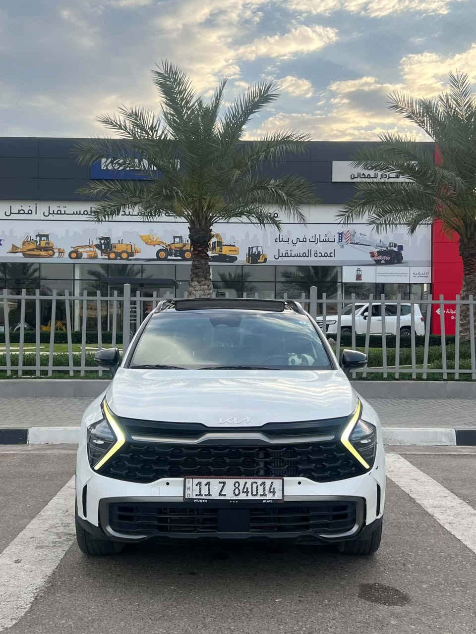 كيا سبورتج 2024 PLUG-IN HYBRID وارد أمريكي
منظومة المحرك والوقود:
• محرك 1500 تيربو
• دفع رباعي مع أنظمة قيادة متعددة (جبلي، ثلجي، ترابي)
• هجين شحن (Plug-in) شحن خارجي وبنزين
• إمكانية القيادة كسيارة كهربائية بالكامل
• عداد المسافة: 24 ألف كم (قابل للزيادة)

المواصفات والرفاهية:
• فتحة سقف بانوراما
• تشغيل عن بعد وبصمة تشغيل
• شاشة دشبول ممتدة عملاقة
• شاحن لاسلكي وتبريد قطعتين منفصل
• كشنات جلد أسود كهرباء وتدفئة
• كير ماوس وتحكم ستيرن كامل
• نظام خرائط كيا ومسجل ناطق مفعل
• أبل كاربلاي وأندرويد أوتو

أنظمة الأمان والقيادة الذكية:
• رادارات كاملة (أمامي، جانبي، خلفي، تحديد مسار)
• قيادة آلية ومثبت سرعة
• كاميرا دوارة وحساسات خلفية
• نظام النقطة العمياء
• أوتو بريك وأوتو هولد ونظام نزول المنحدرات

الإضاءة والمظهر:
• لايتات LED أربع عدسات ودبل زينون أصلي
• ويل كروم وحاجب LED
• مراية تعتيم وإشارات بالمرايا

تفاصيل البيع:
• الرقم: بغداد
• السعر: 215 ورقة (وبي مجال)
• للاستفسار: ***********
