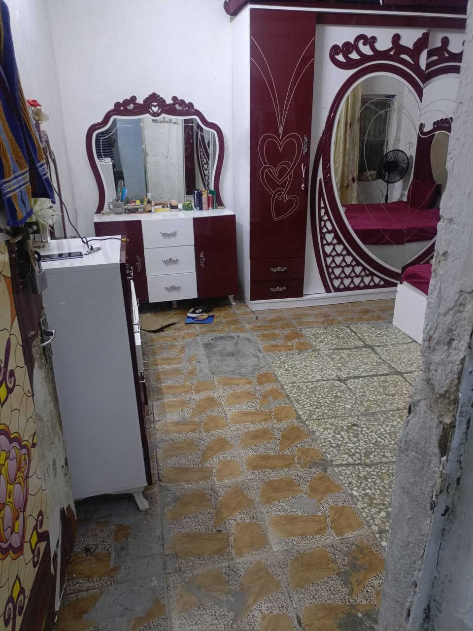 بيت طابو صرف حسينية راشدية بغداد قرب مستشفى التركي.    السعر ٦٥.    للا ستفسار.    ***********٠.    مراوس. نص. قطعة.  مدينه الصدر.   ٧غرف. قاطين
